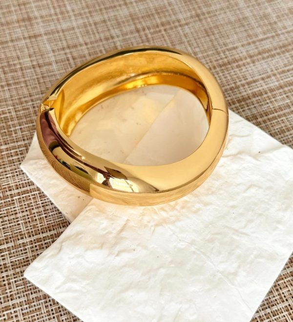 Golden Classy Bangle