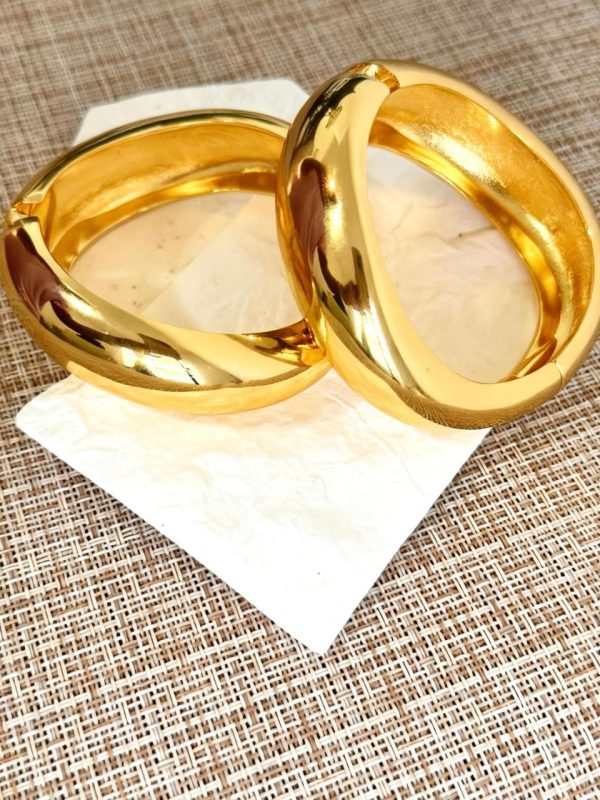 Golden Classy Bangle